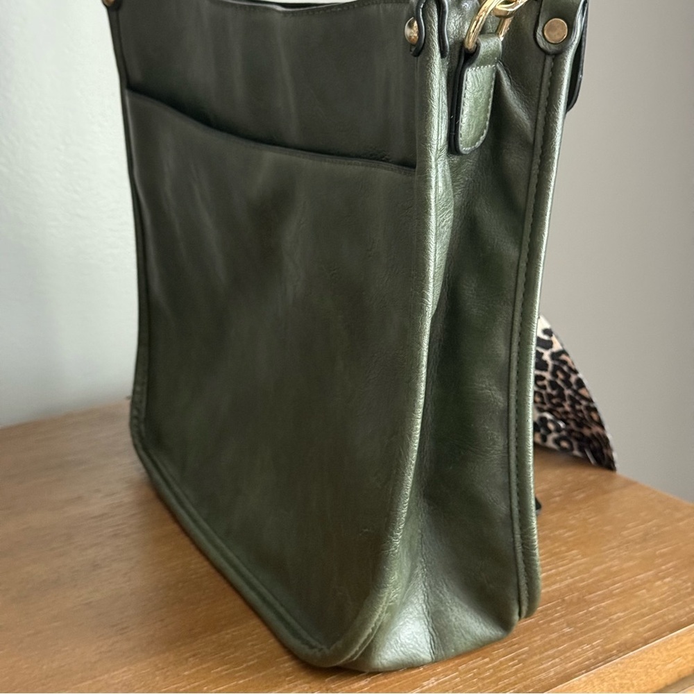 Green Crossbody Shoulder Bag - Picture 2 of 11